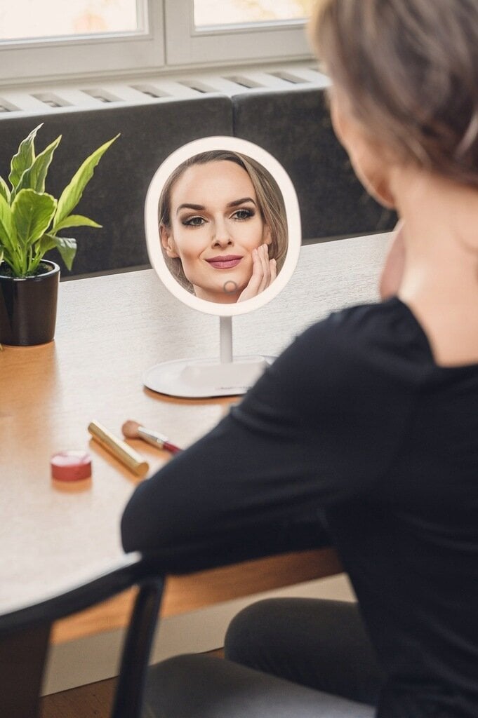 kosmetinisveidrodissuapsvietimu21x30x14cmc09c5atsiliepimaireference2jpg belsilt Kosmetinis veidrodis su apšvietimu 21x30x14 cm