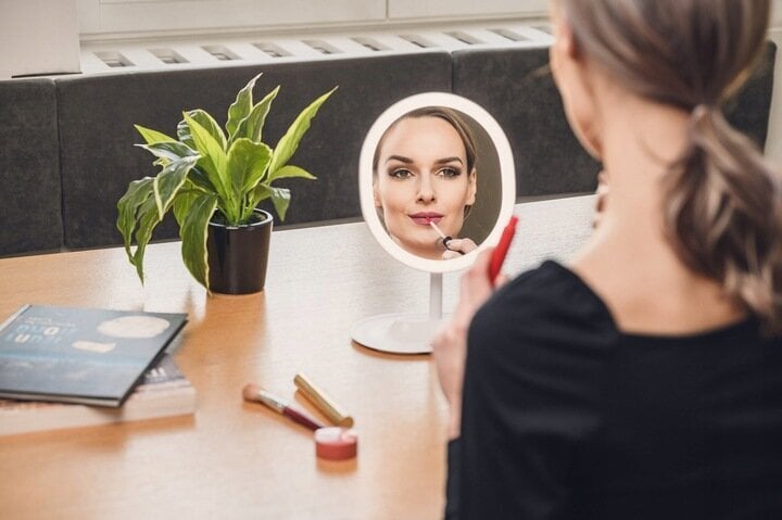 kosmetinisveidrodissuapsvietimu21x30x14cmd9684pirktireference2jpg belsilt Kosmetinis veidrodis su apšvietimu 21x30x14 cm