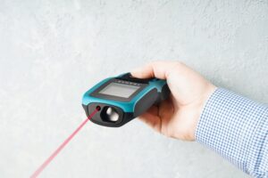 Skaitmeninis lazerinis atstumo matuoklis 100 m – tikslios matavimų pri