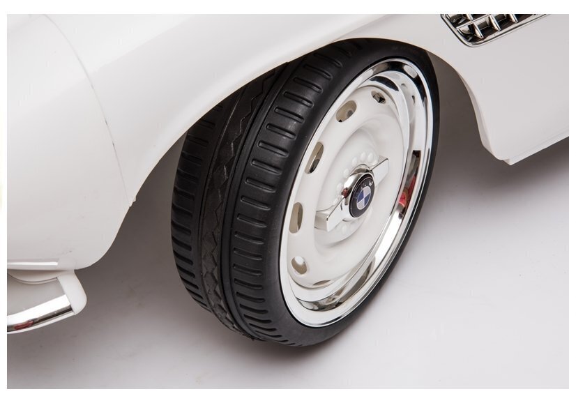 elektromobilisvaikamsbmwretrobaltas634d2704dae37e4995546d584d2f6bcareference belsilt Elektromobilis vaikams BMW Retro stilingas ir saugus žaislas