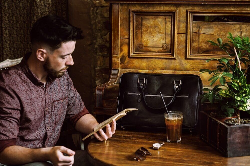 naturaliosodosvyriskaskrepsyskompiuteriuisoliersl23d4d213e067427bf743b887da001a82a5reference belsilt Vyriškas natūralios odos kompiuterio krepšys Solier SL23 bordas