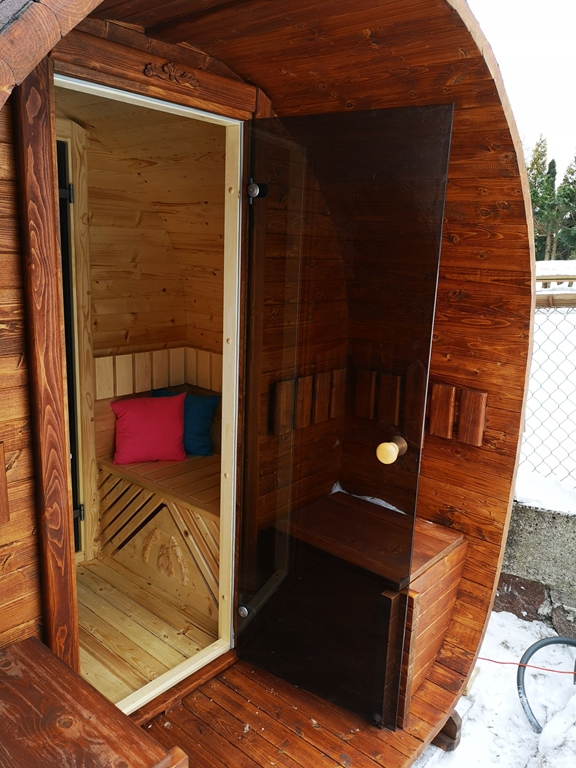 6eb99545455f8be49e74061b0e5e belsilt Lauko sauna namelis su persirengimo zona Stoveman krosnelė su patogia komplektacija