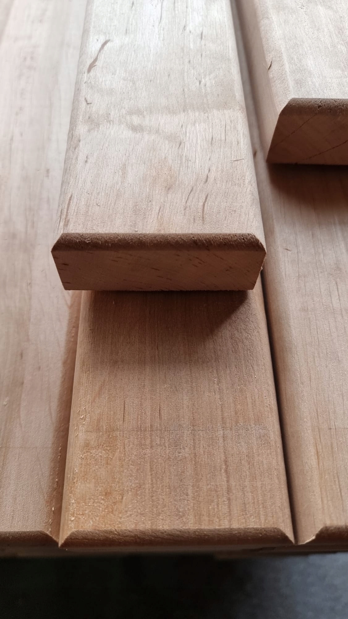 DeskaOlcha35x12x150cm35x120x1500mmnalawkesaunetarasSzlifowanaKodproducentaDO35x12x150 belsilt Alksnio lenta saunos gultams ir suolams 35 x 12 x 150 cm šlifuota saunos įrengimui