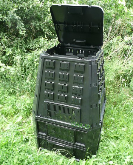 KOMPOSTOWNIK850L2PREPARATYNOWYMODELPojemnosc850l belsilt Komposto dėžė sodui 850 l plastikinė su pagrindu juoda