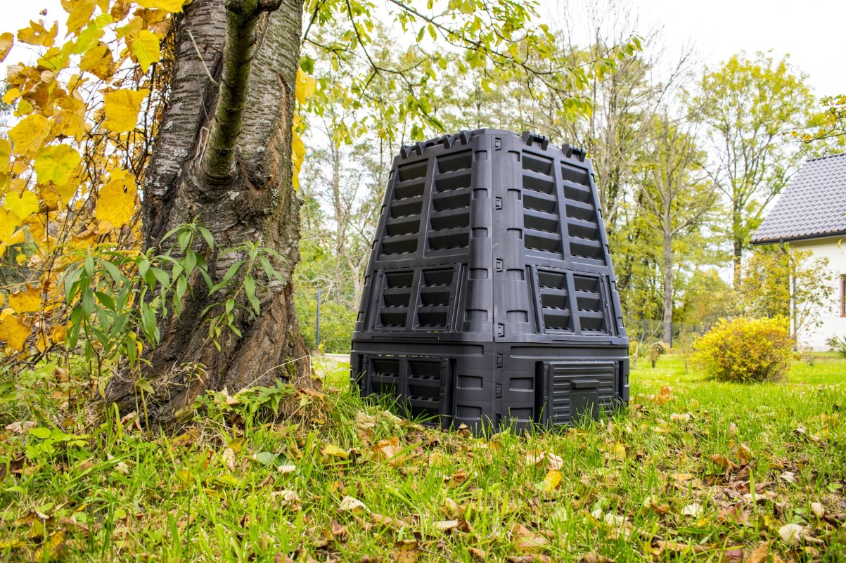 KOMPOSTOWNIKZBIORNIKOGRODOWYDUZY740LPOJEMNIKNAODPADYLATWYMONTAZMaterialwykonaniatworzywosztuczne belsilt Komposto dėžė sodui 740 l