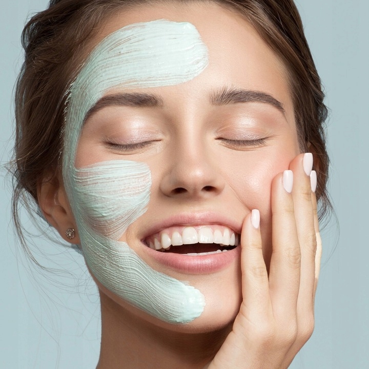 MaskaDoTwarzyNawilzajacaWitaminaEFZKwasemHialuronowymTuttiFruttiKodproducenta5900117980712 belsilt