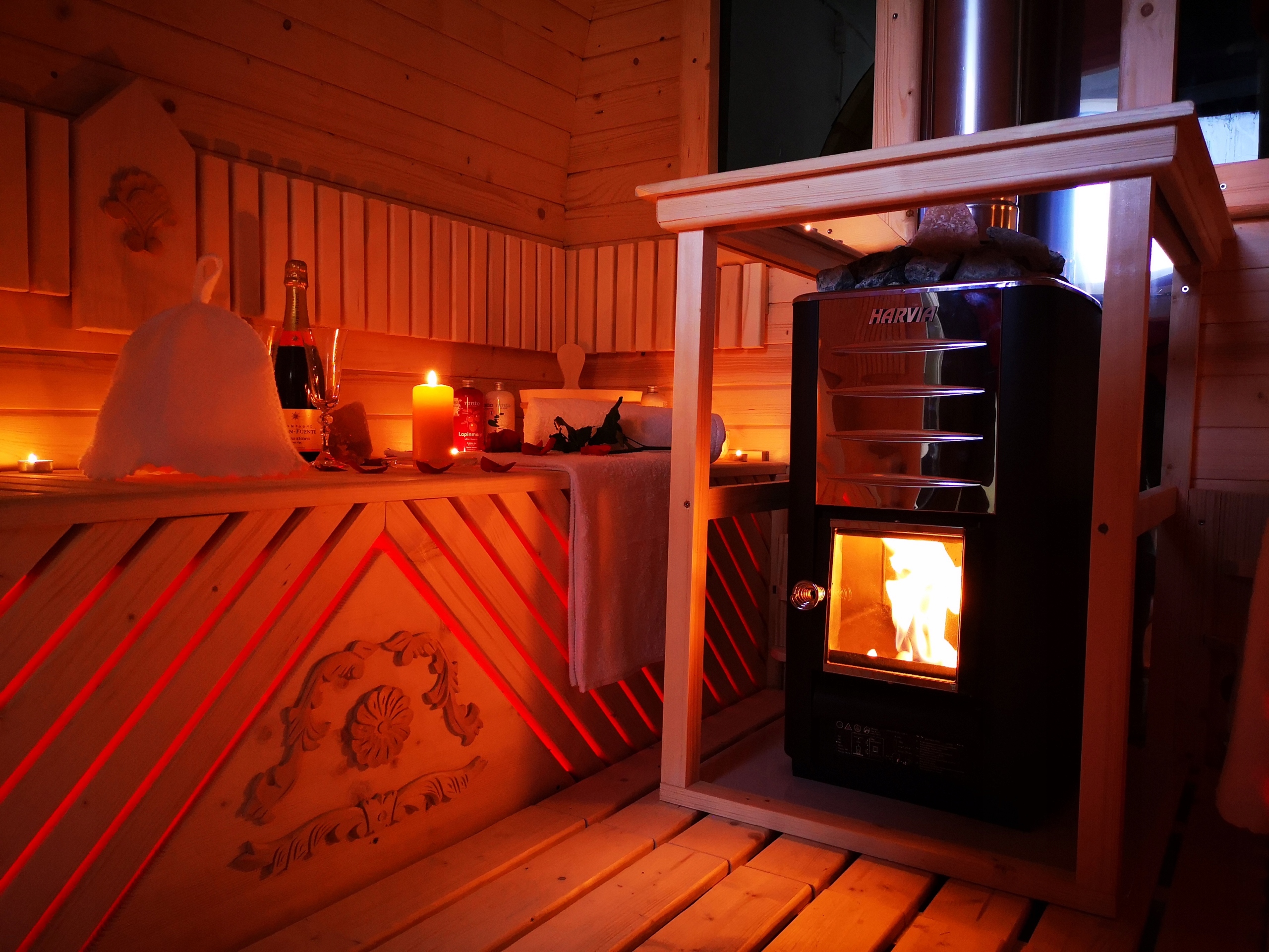 RUSKABANIAsaunafinskaogrodowapiecHARVIAM3Szerokoscproduktu215cm belsilt Rusiška pirtis ir lauko suomiška sauna su Harvia M3 krosnele sodui ir sodybai