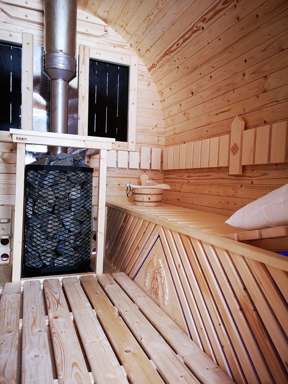 SAUNAdoogrodudomekprzebieralniastovemanSAuNSzerokoscproduktu210cm belsilt Lauko sauna namelis su persirengimo zona Stoveman krosnelė su patogia komplektacija
