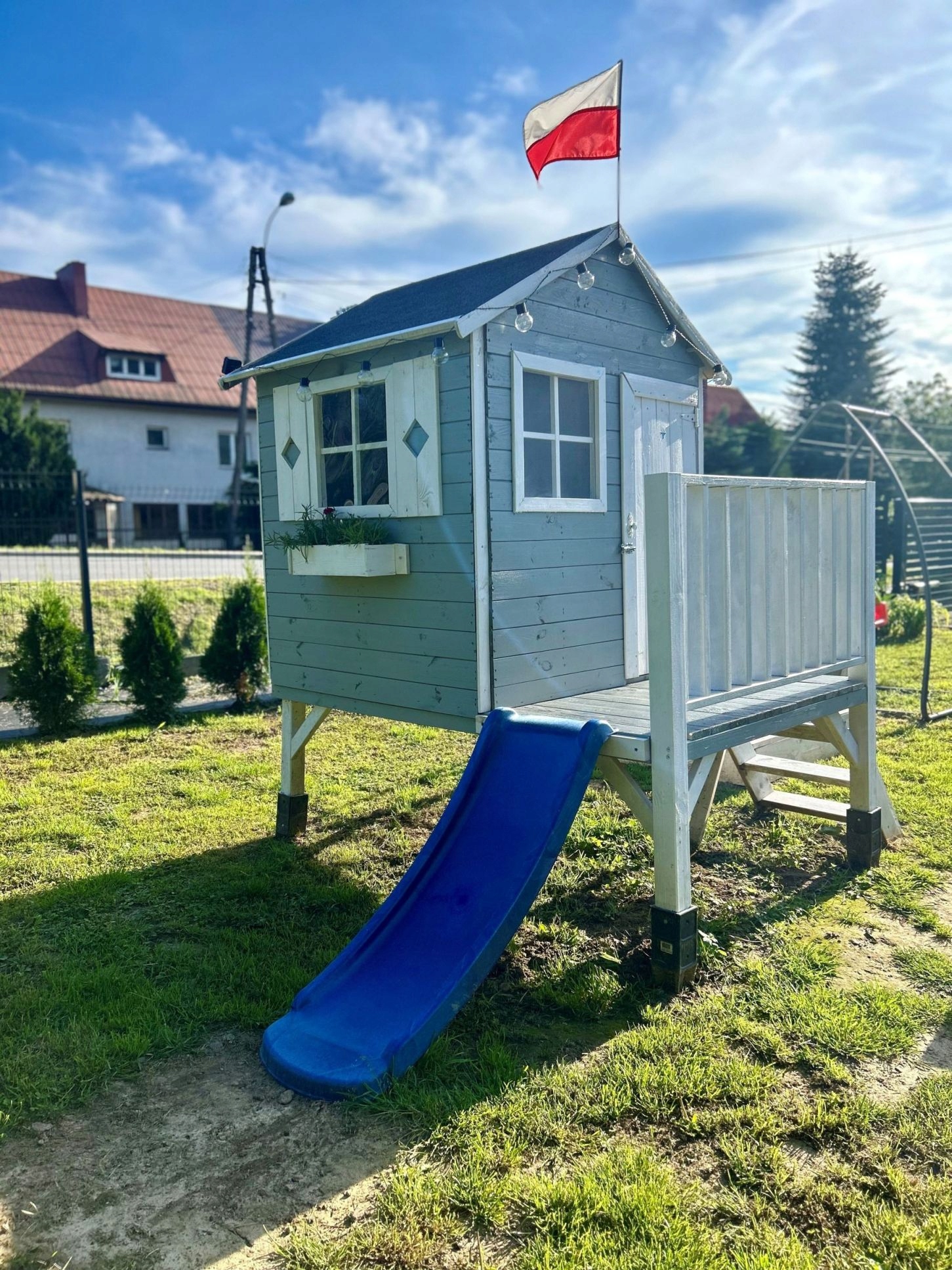Medinis vaikų žaidimų namelis laukui 60 cm saugiam žaidimui