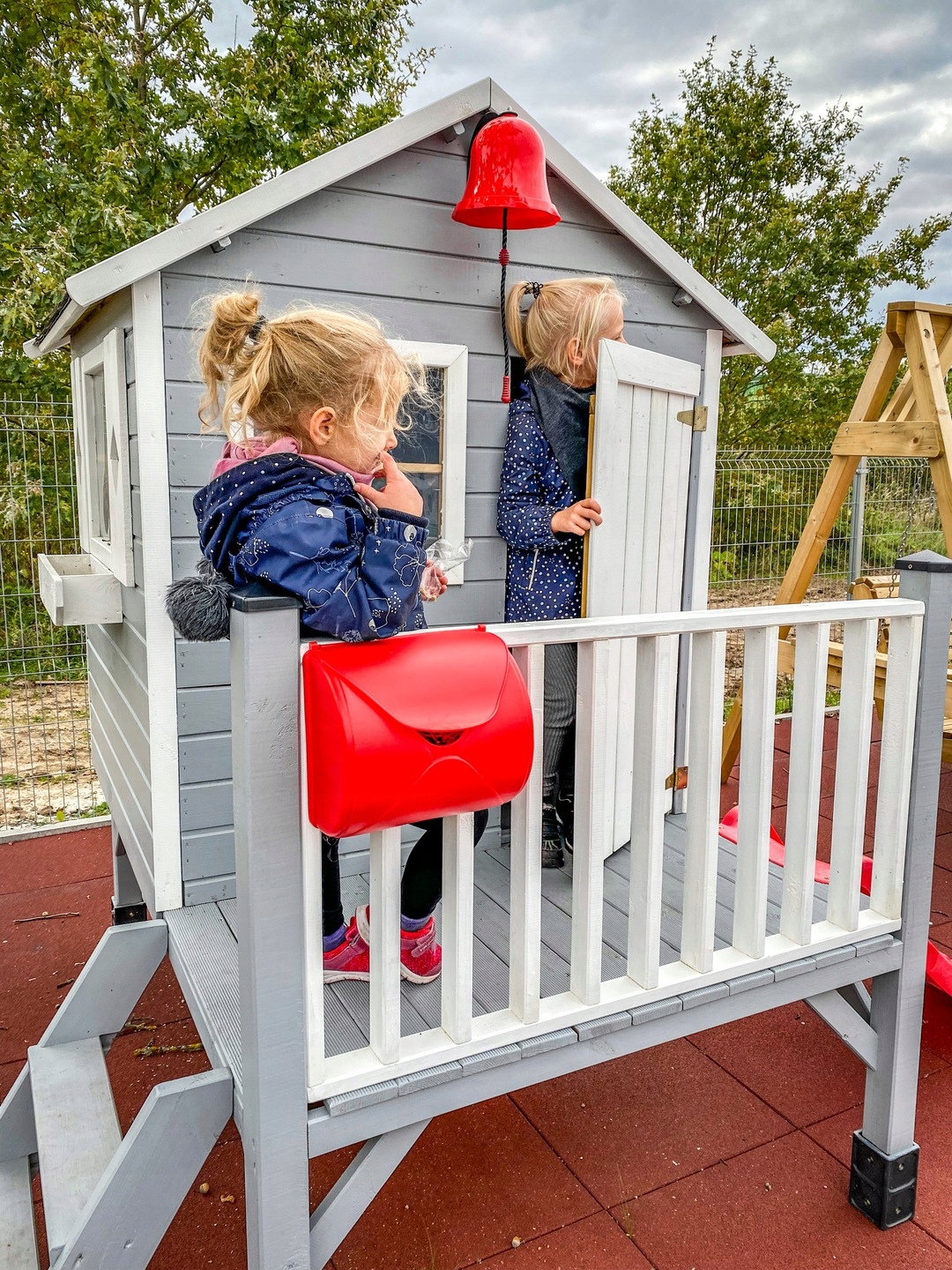 Medinis vaikų žaidimų namelis laukui 60 cm papildoma komplektacija