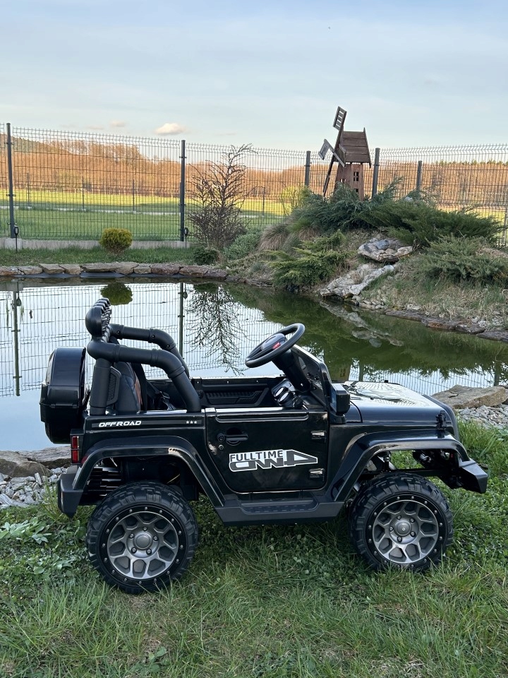 AutkonaakumulatorJeepsamochodPILOTMiekkiekolaEVASkora4x4Kolorczarny belsilt elektrinis automobilis vaikams Jeep automobilis nuotolinio valdymo pultas minkšti EVA ratai eko odos sėdynė 4X4 12 V 10 Ah 180 W
