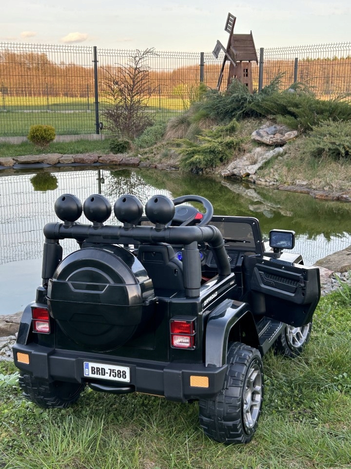 AutkonaakumulatorJeepsamochodPILOTMiekkiekolaEVASkora4x4Maksymalneobciazenie30kg belsilt elektrinis automobilis vaikams Jeep automobilis nuotolinio valdymo pultas minkšti EVA ratai eko odos sėdynė 4X4 12 V 10 Ah 180 W
