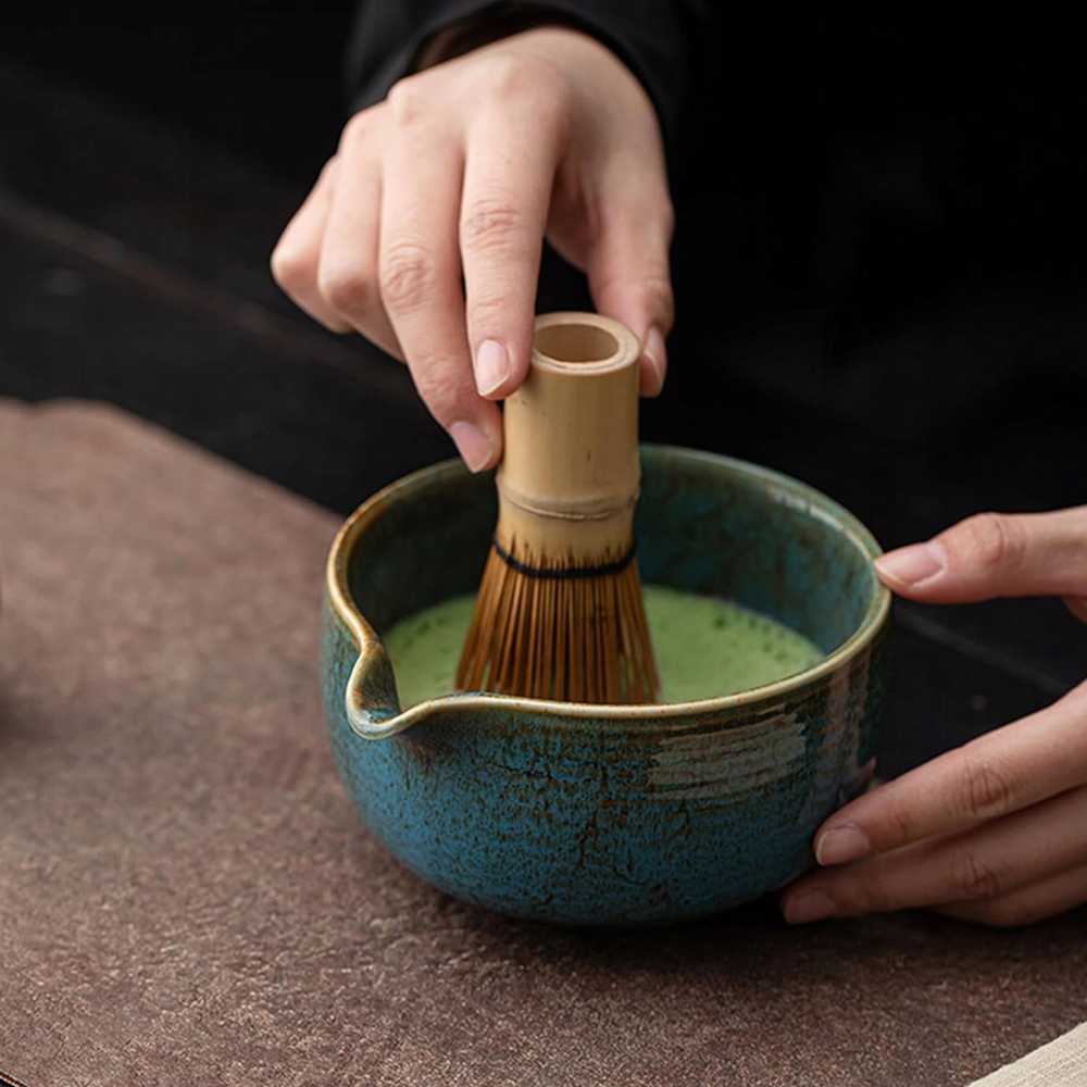CERAMICZNYZESTAWDOMATCHAZDZIOBKIEMNIEKAPKIEMIPODSTAWKANAMIOTELKEMarkaBedee belsilt Matcha ruošimo rinkinys su keramika ir chasen šluotele