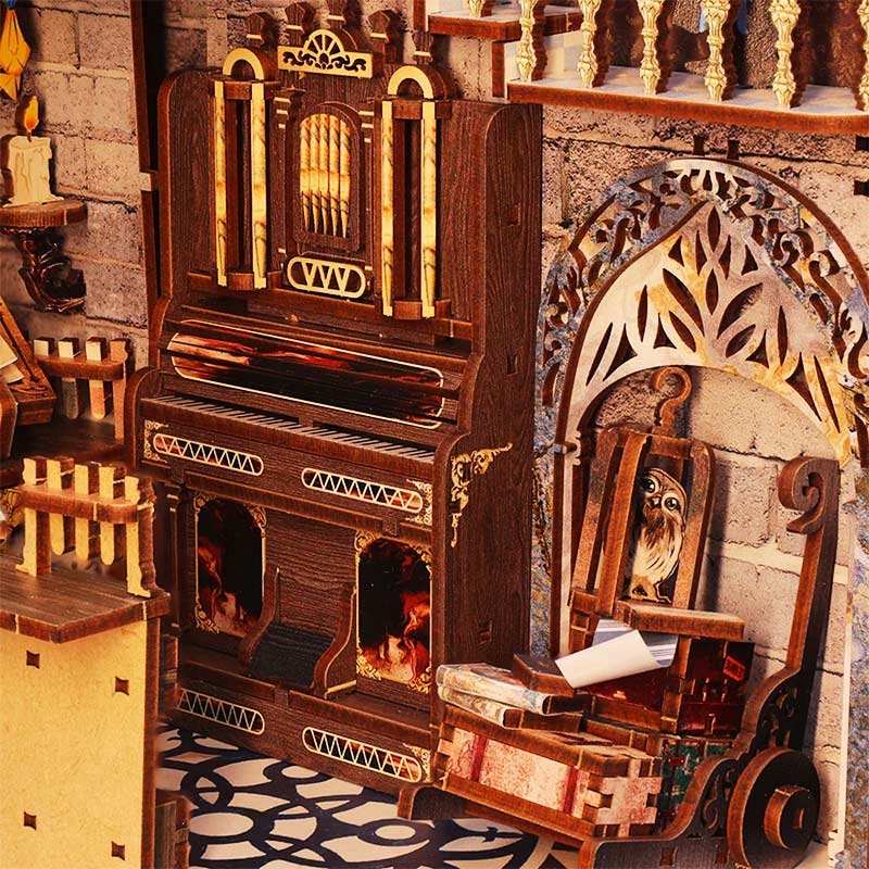 DIYMiniaturowyDomekSzkolaMagiiBookNookKolekcja042024 belsilt Book nook miniatiūrinis namelis magijos mokykla su LED apšvietimu modelis 295