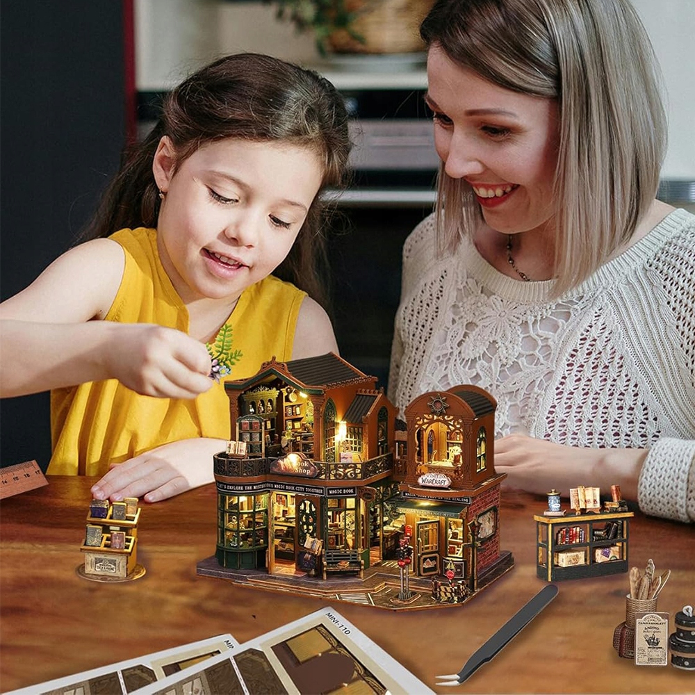 Miniatiūrinis namelis „knygynas“ DIY rinkinys su LED apšvietimu