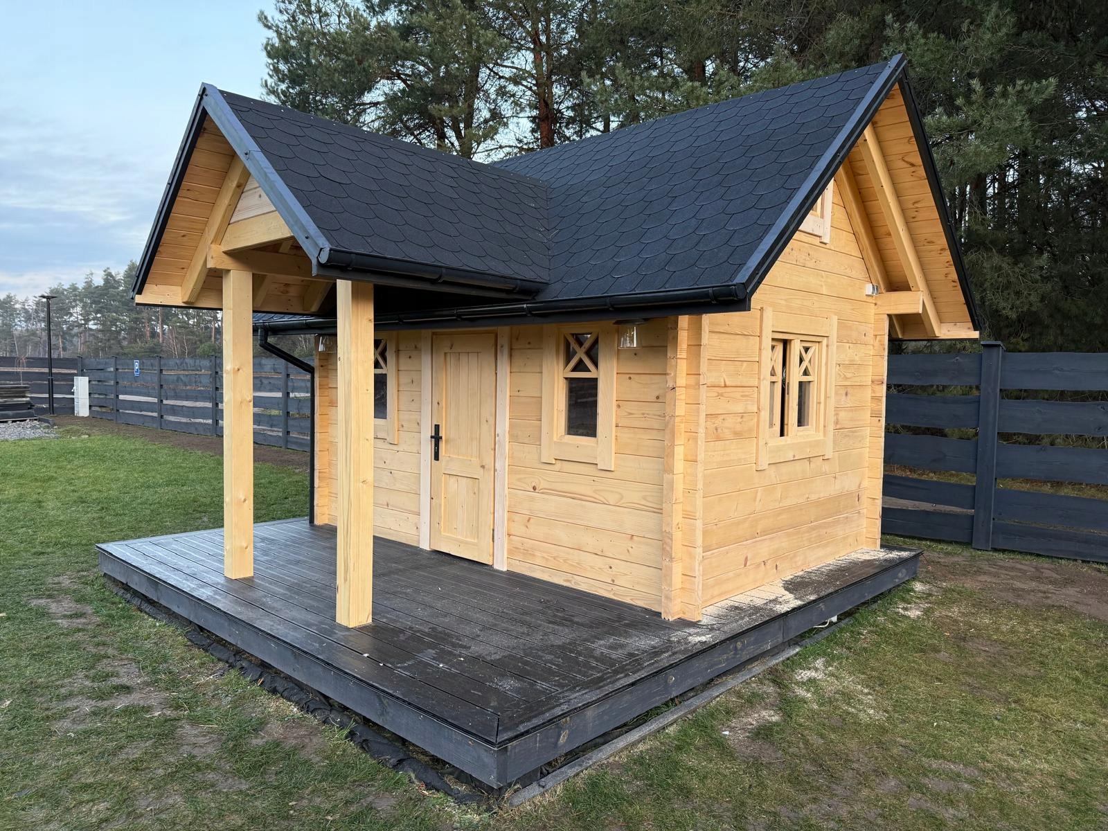 Sodo sandėliukas įrankiams 40x150cm