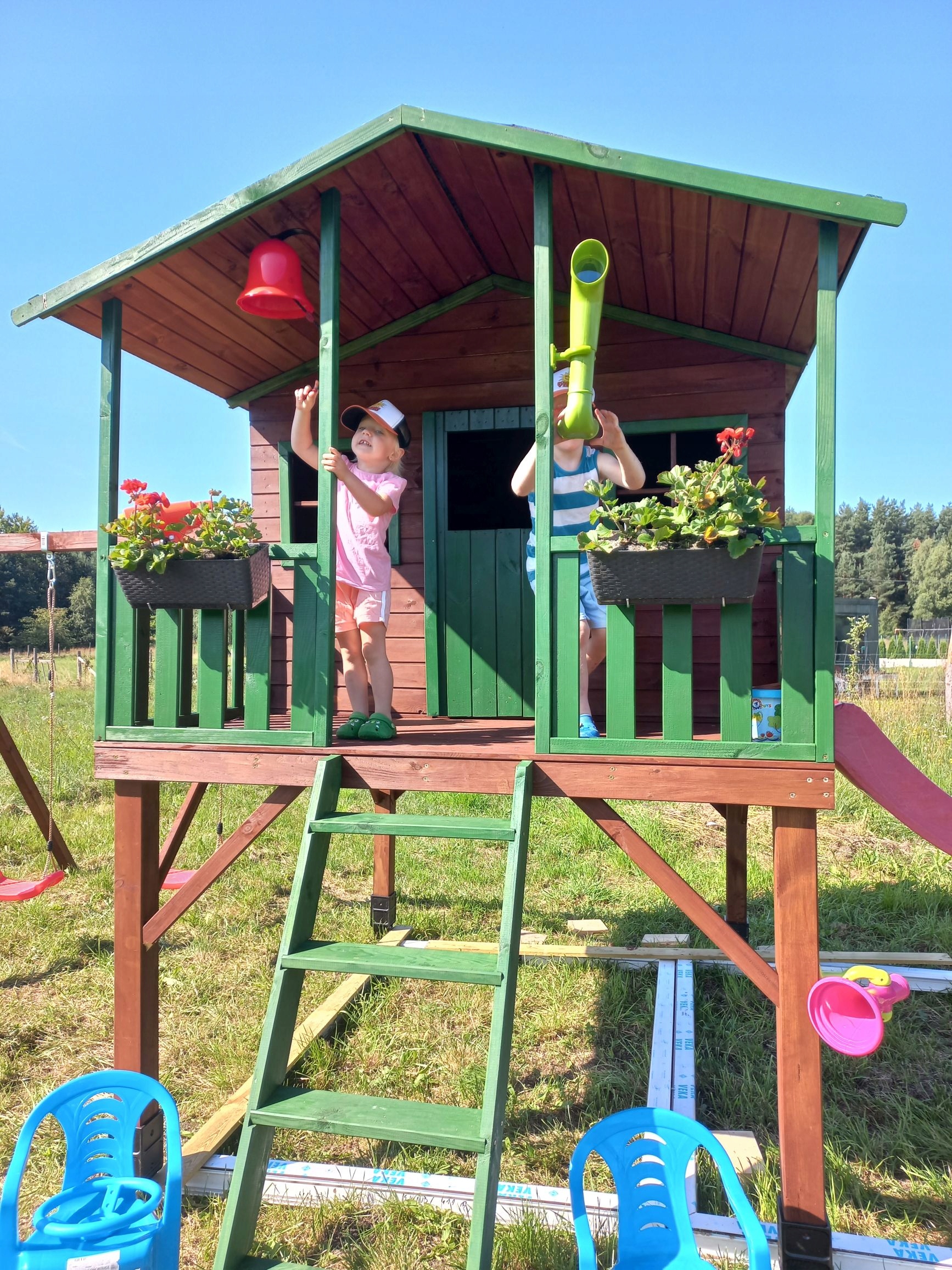 Vaikų lauko žaidimų aikštelė su nameliu ir čiuožykla 1.2 m