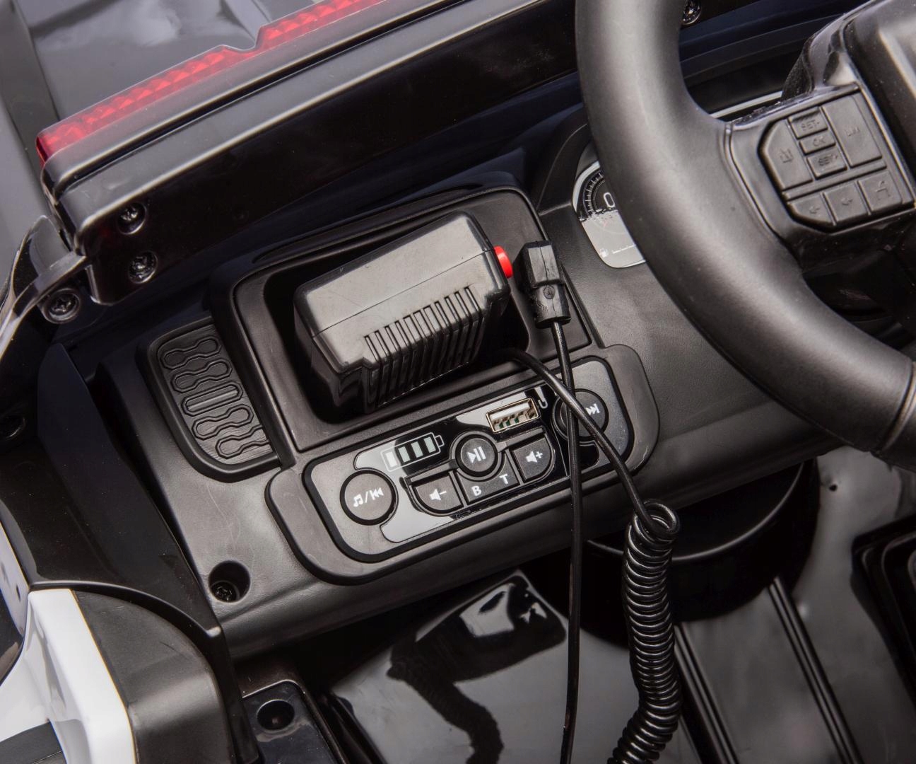 FordRangerAutonaakumulatorPolicjadwasilniki39WkolaEVAMillyMallyWagaproduktuzopakowaniemjednostkowym176kg belsilt Ford Ranger elektrinis automobilis vaikams policija 2 varikliai 39 W EVA ratai Milly Mally