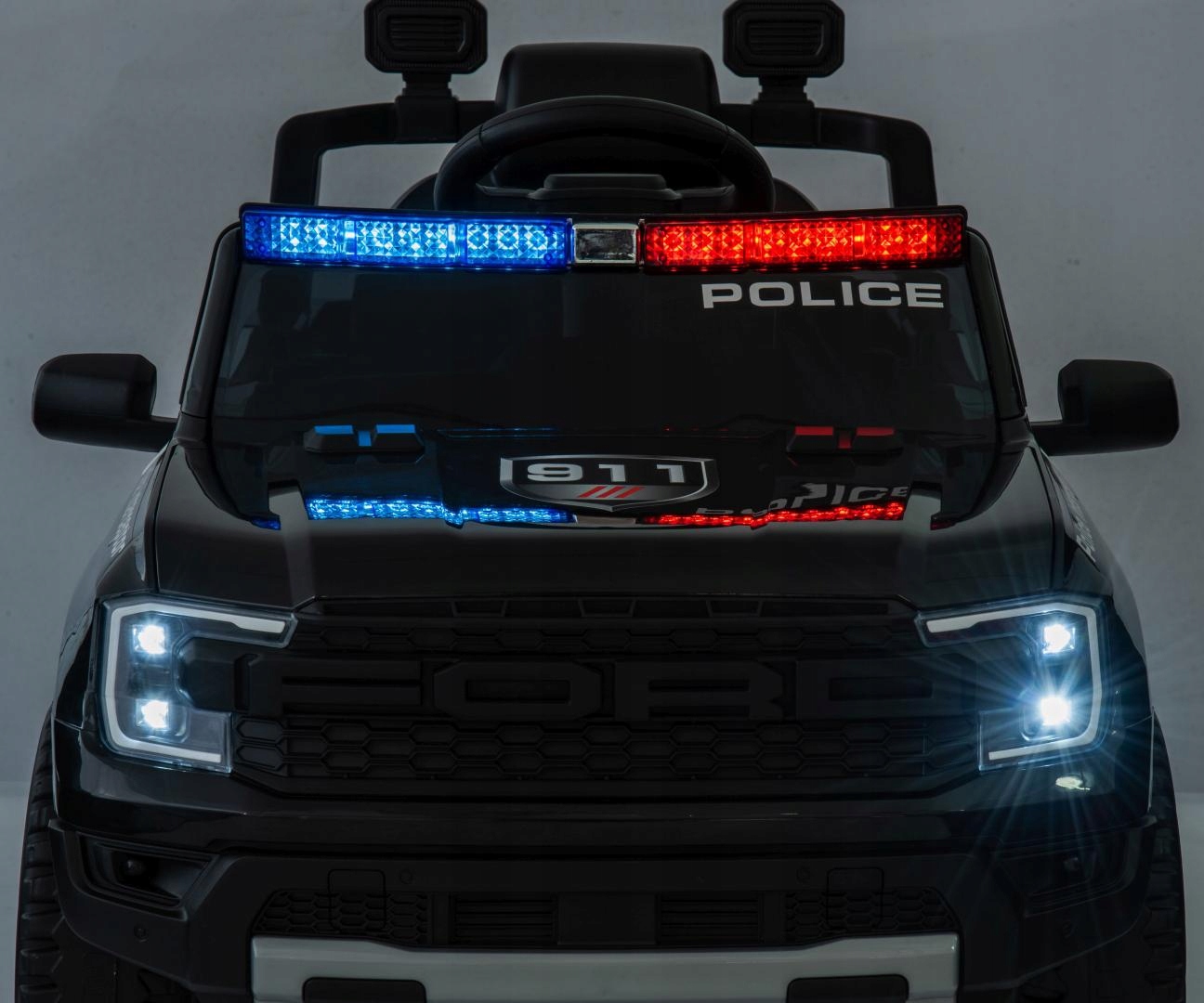 FordRangerAutonaakumulatorPolicjadwasilniki39WkolaEVAMillyMallyZawierabaterienie belsilt Ford Ranger elektrinis automobilis vaikams policija 2 varikliai 39 W EVA ratai Milly Mally