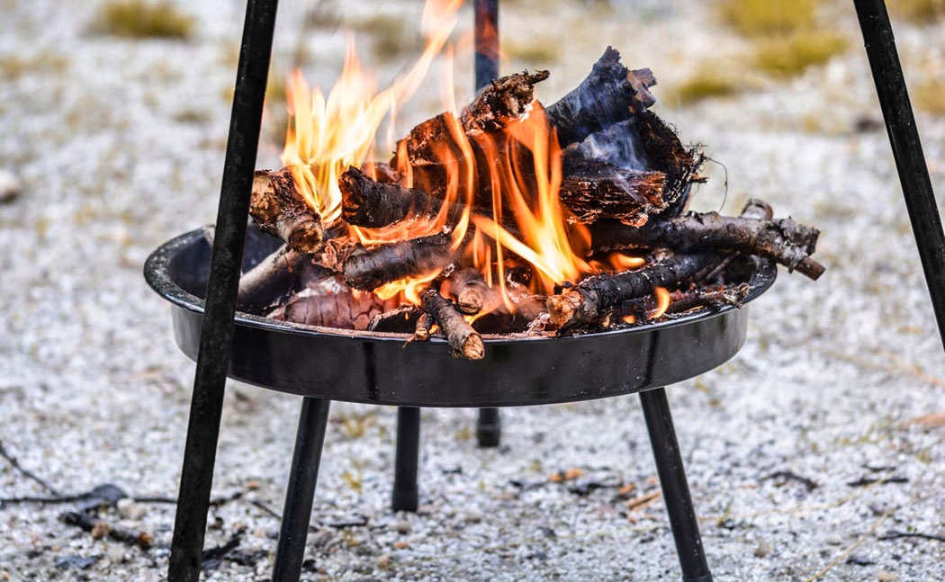 GRILLOGRODOWYOGNISKOWYWISZACYTROJNOGOGNISKOPALENISKOWagaproduktuzopakowaniemjednostkowym4kg belsilt Laužo trikojis grilis praktiškas sprendimas sodo vakarams