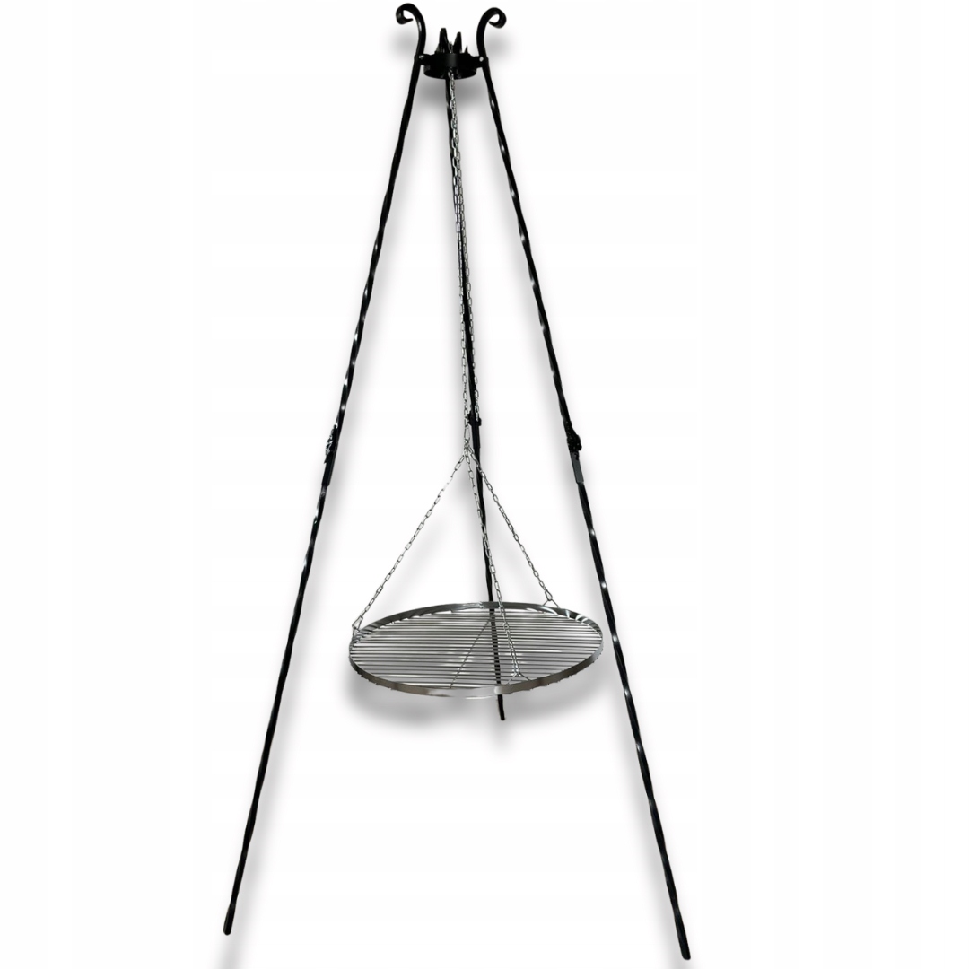 GrillOgrodowytrojnogKUTY60cmRUSZTZLANCUCHAMIStojaknadogniskoEANGTIN5900605635025 belsilt Laužo trikojis grilis 60 cm su grotelėmis modelis 134