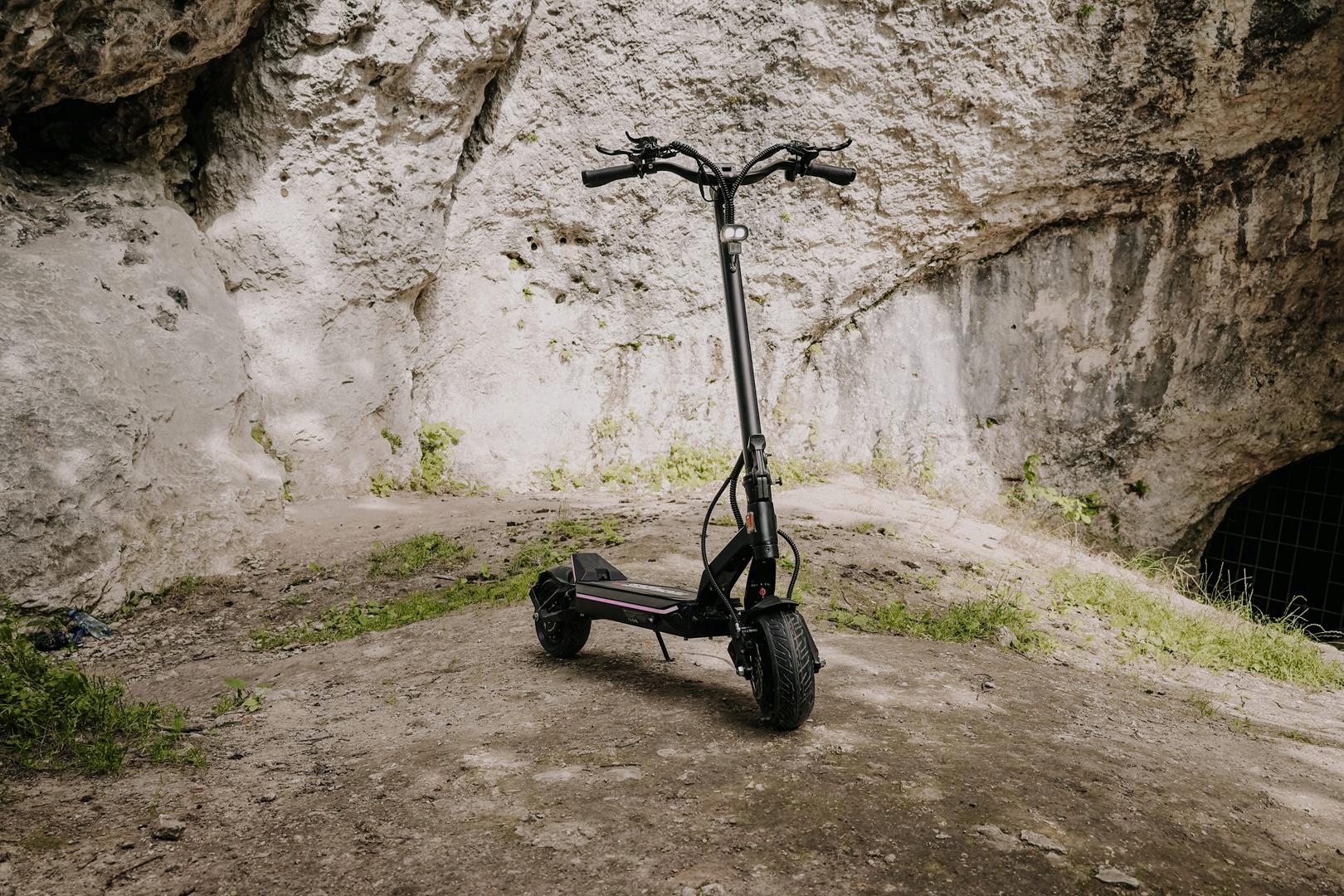 HULAJNOGAELEKTRYCZNATECHLIFEQ7RSXV2MOC3000WZASIEG100KM30AH52VPredkoscmaksymalna20kmh belsilt Elektrinis paspirtukas TECHLIFE Q7 RSX V2 galia 3000 W nuvažiuojamas atstumas 100 km 30 Ah 52 V