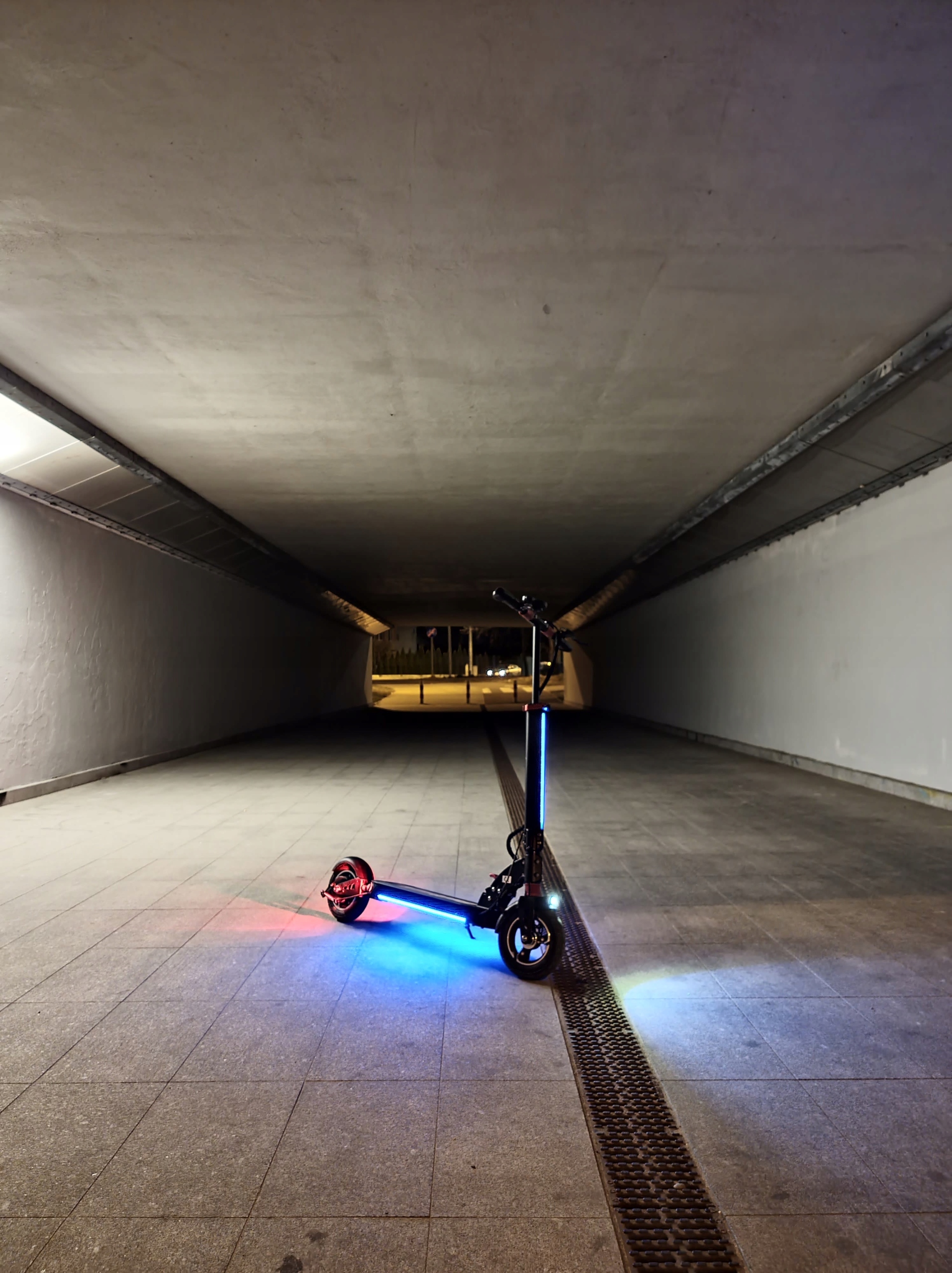HulajnogaElektryczna600WBoltAir913AhDo45kmAmortyzacjaprzodityl belsilt Elektrinis paspirtukas 600 W Bolt Air 9 13 Ah iki 45 km