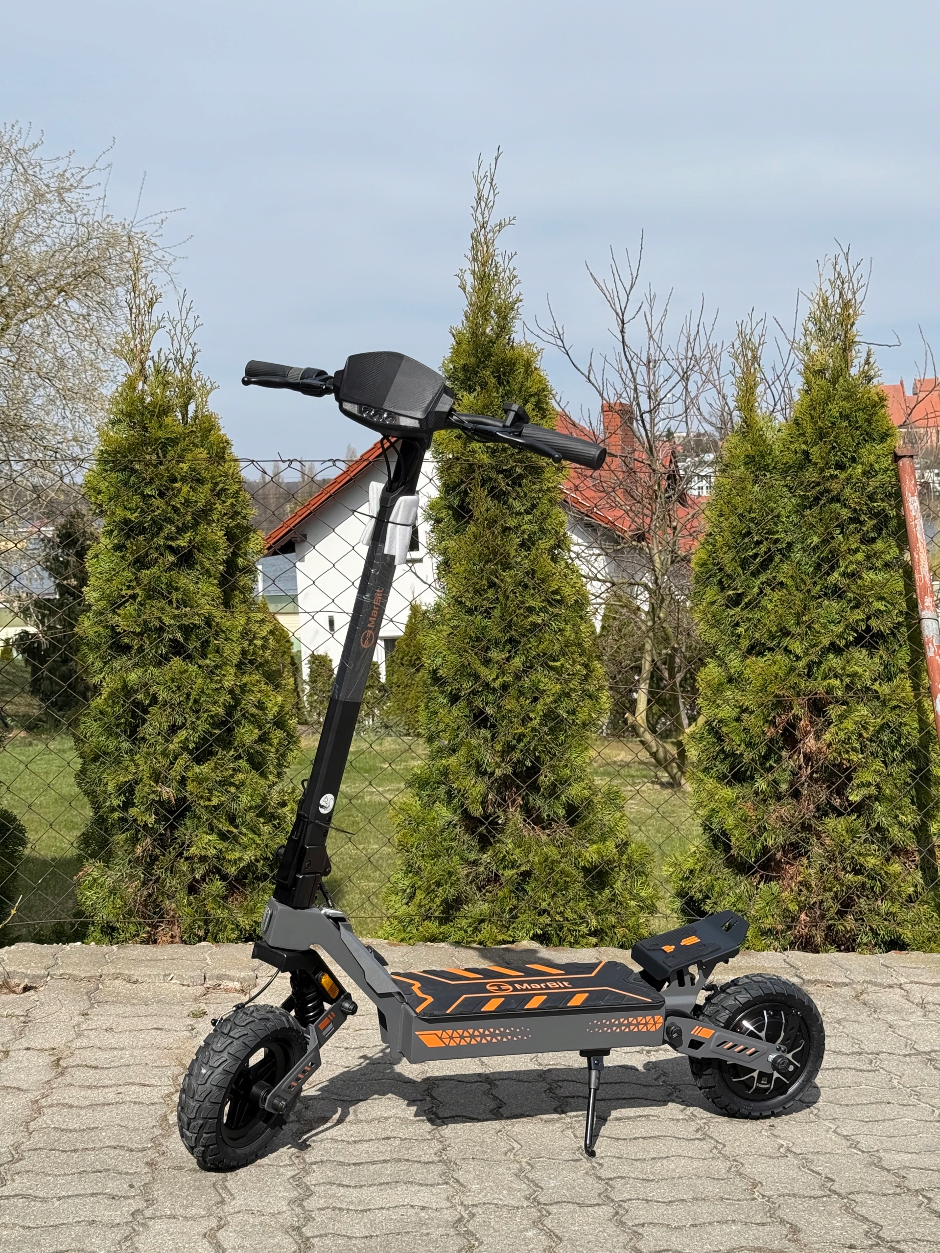 HulajnogaElektrycznaTerenowaF1DUZYZASIEG60kmMOCNA800WBATERIA15AhAmortyzacjaprzodityl belsilt Elektrinis paspirtukas bekelės F1 ilgas nuvažiuojamas atstumas 60 km galingas 800 W baterija 15 Ah