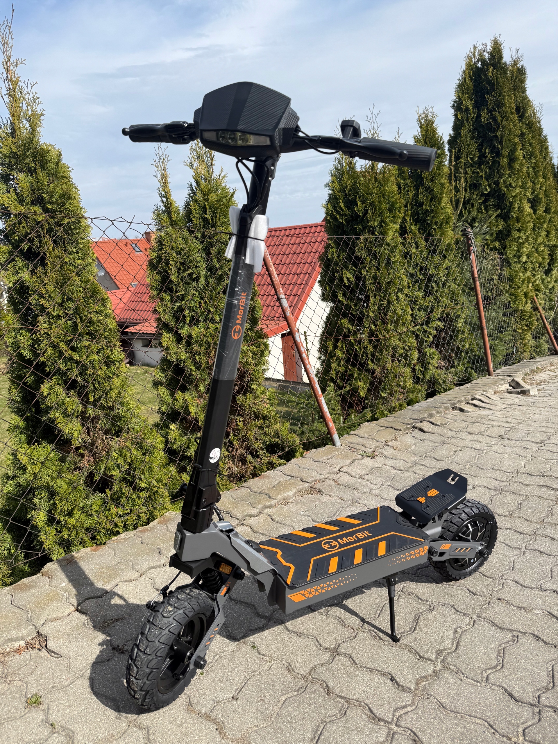 HulajnogaElektrycznaTerenowaF1DUZYZASIEG60kmMOCNA800WBATERIA15Ah belsilt Elektrinis paspirtukas bekelės F1 ilgas nuvažiuojamas atstumas 60 km galingas 800 W baterija 15 Ah