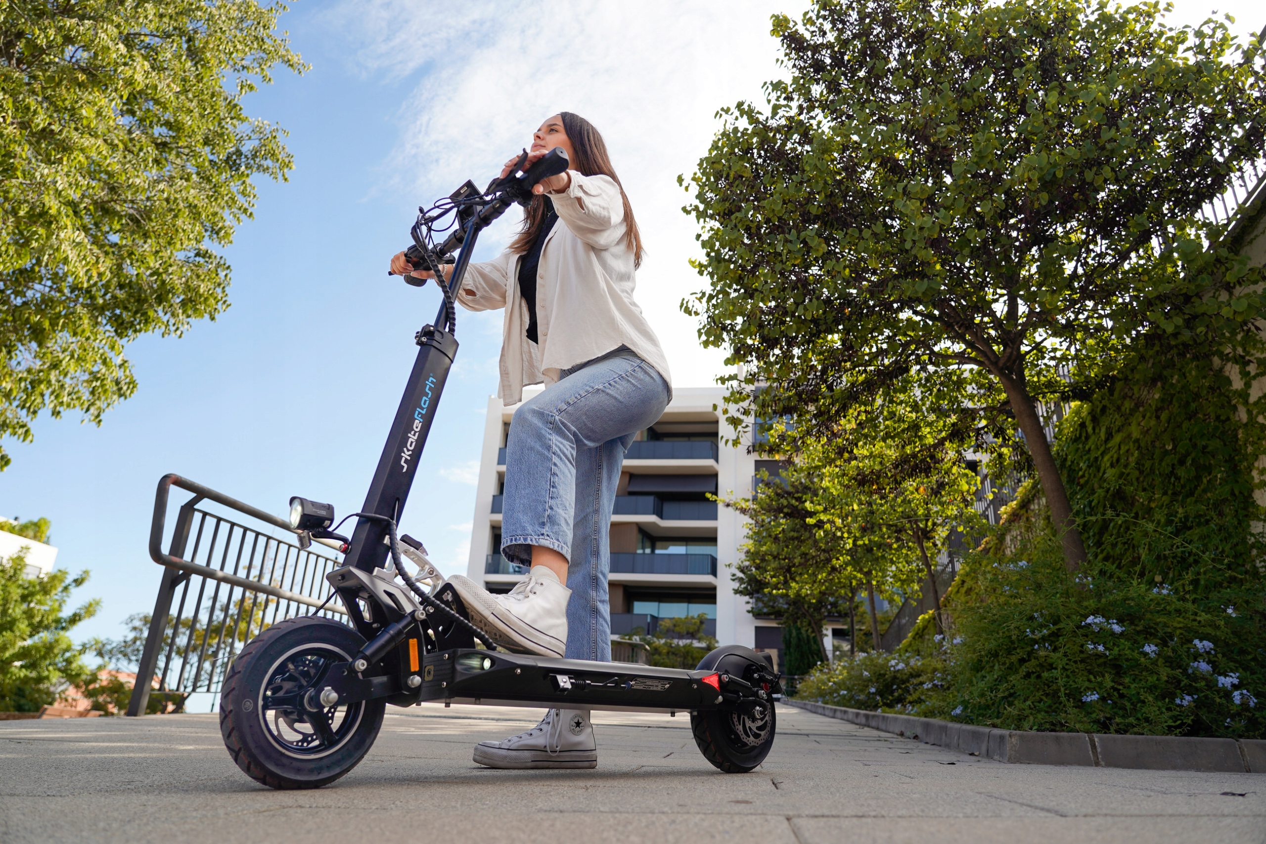 HulajnogaelektrycznaSkateFlashUrbanDualPro20kmhmax50kmdo120kgAmortyzacjaprzodityl belsilt Elektrinis paspirtukas SkateFlash Urban DualPro 20 kmh max 50 km iki 120 kg