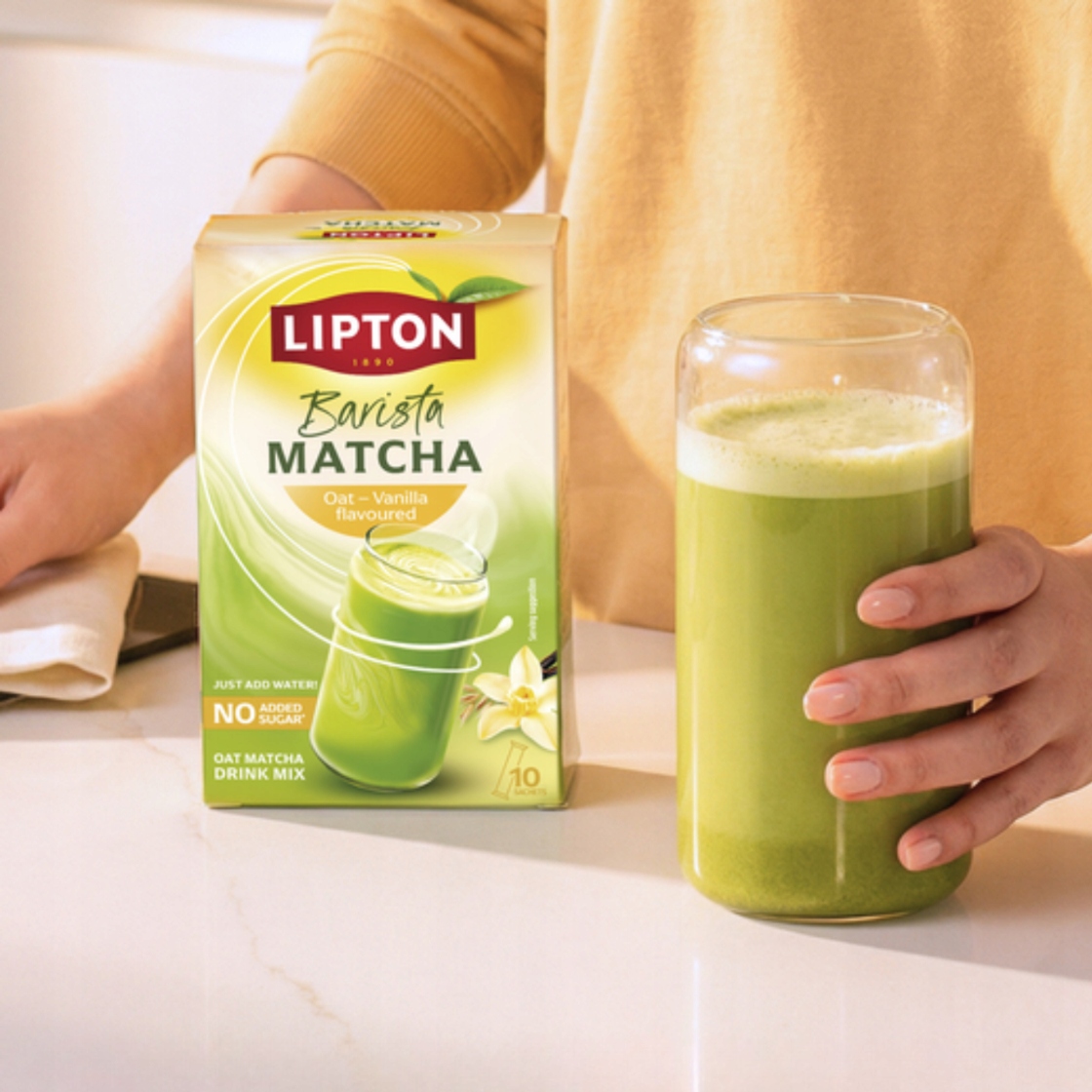 LIPTONBaristaMatchaVANILLAOATLATTEherbatazielonawproszku6sztNazwahandlowaLiptonBaristaMatchaNapojwproszkunabazieowsaizielonejherbatywanilia678g6x113g belsilt Lipton Matcha latte gėrimas vanilinis 6 vnt