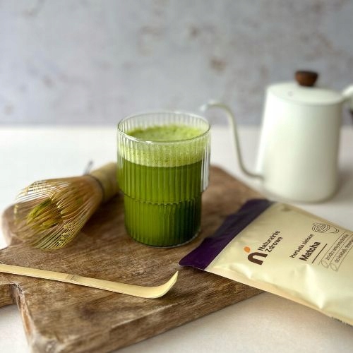 MATCHAHERBATAzielona100gcodziennasproszkowanawproszkuketodolatteCechydodatkowesuperfoodweganskiewegetarianskie belsilt Japoniška matcha arbata kasdienė keto ir lattei 100 g