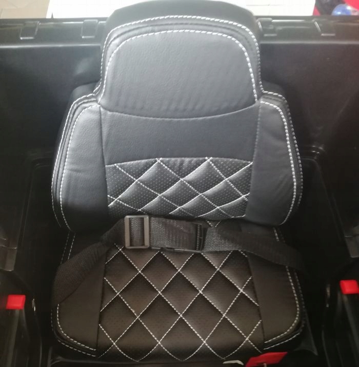 MERCEDESG63AUTONAAKUMULATORSKORAPILOT12V7AhSAMOCHOD4SILNIKI4x4Zawierabaterietak belsilt Mercedes G63 elektrinis automobilis vaikams eko odos sėdynė nuotolinio valdymo pultas 12 V 7 Ah automobilis 4 varikliai 4X4 45 W variantas 4