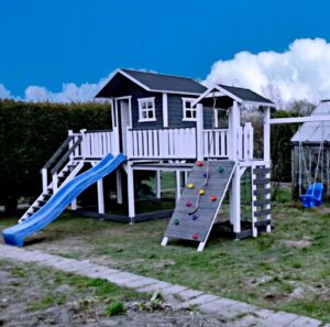 Vaikų lauko žaidimų aikštelė su nameliu ir čiuožykla 200x170
