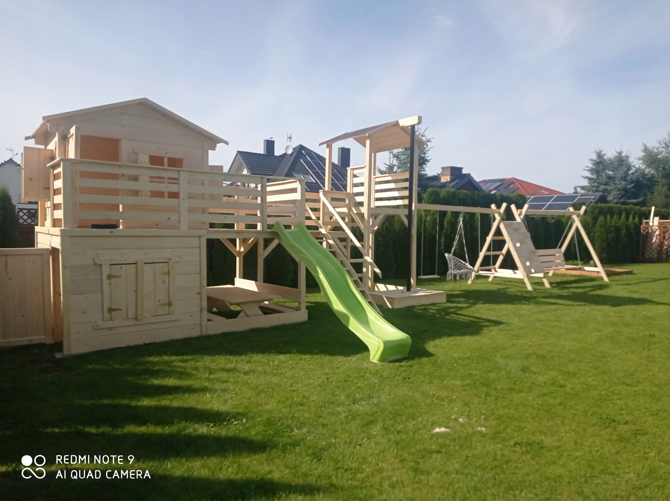 Vaikų lauko žaidimų aikštelė su nameliu su čiuožykla su smėlio dėže su sūpynėmis su laipiojimo zona 3.40×2.30