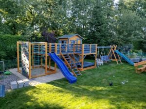 Vaikų lauko žaidimų aikštelė su nameliu ir čiuožykla 200x150