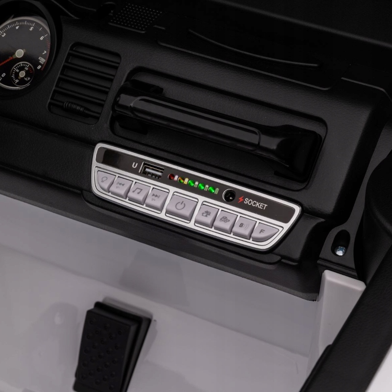 TOYOTALANDCRUISER4x4terenowy4x80W24V7AhAutonaAkumulatorEVAPILOTLiczbamiejsc2 belsilt Toyota Land Cruiser 4X4 elektrinis automobilis vaikams 24V