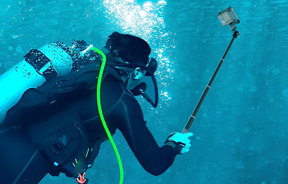 TelesinWodoodpornySelfieStickZPrzegubemKulowymDoKamerSportowychRodzajselfiestick belsilt TELESIN vandeniui atspari asmenukių lazda su rutuline jungtimi veiksmo kameroms laikiklis
