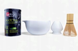 Ceremoninis matcha rinkinys su chasen šluotele ir chashaku šaukšteliu