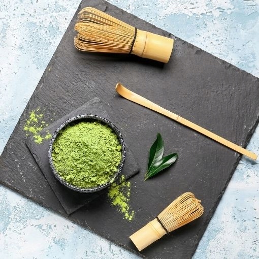 ZestawTradycyjnaMatcha30gChasenChashakuKrajpochodzeniaJaponia belsilt Matcha ruošimo rinkinys 30 g su chasen šluotele ir chashaku šaukšteliu