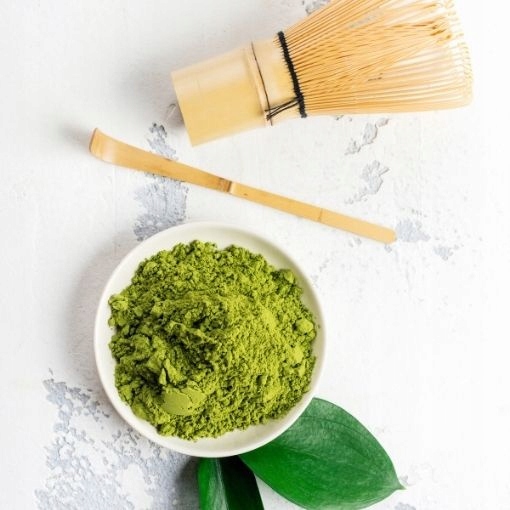 ZestawTradycyjnaMatcha30gChasenChashakuNazwahandlowaMatchaOuritsuMatcha30g belsilt Matcha ruošimo rinkinys 30 g su chasen šluotele ir chashaku šaukšteliu