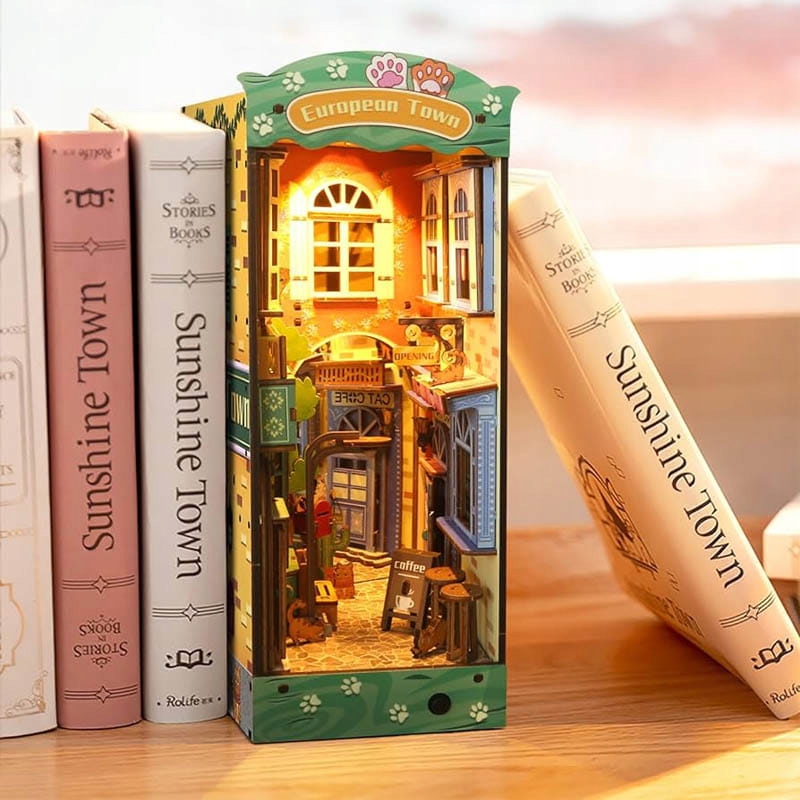 ZestawdozlozeniaDomekDIYBookNookKociemiasteczkoPrezentKodproducentaPRC belsilt Book Nook Kocie miasteczko DIY rinkinys su LED apšvietimu
