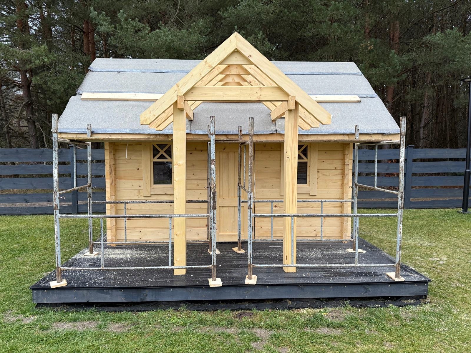 Sodo sandėliukas įrankiams 40x150cm