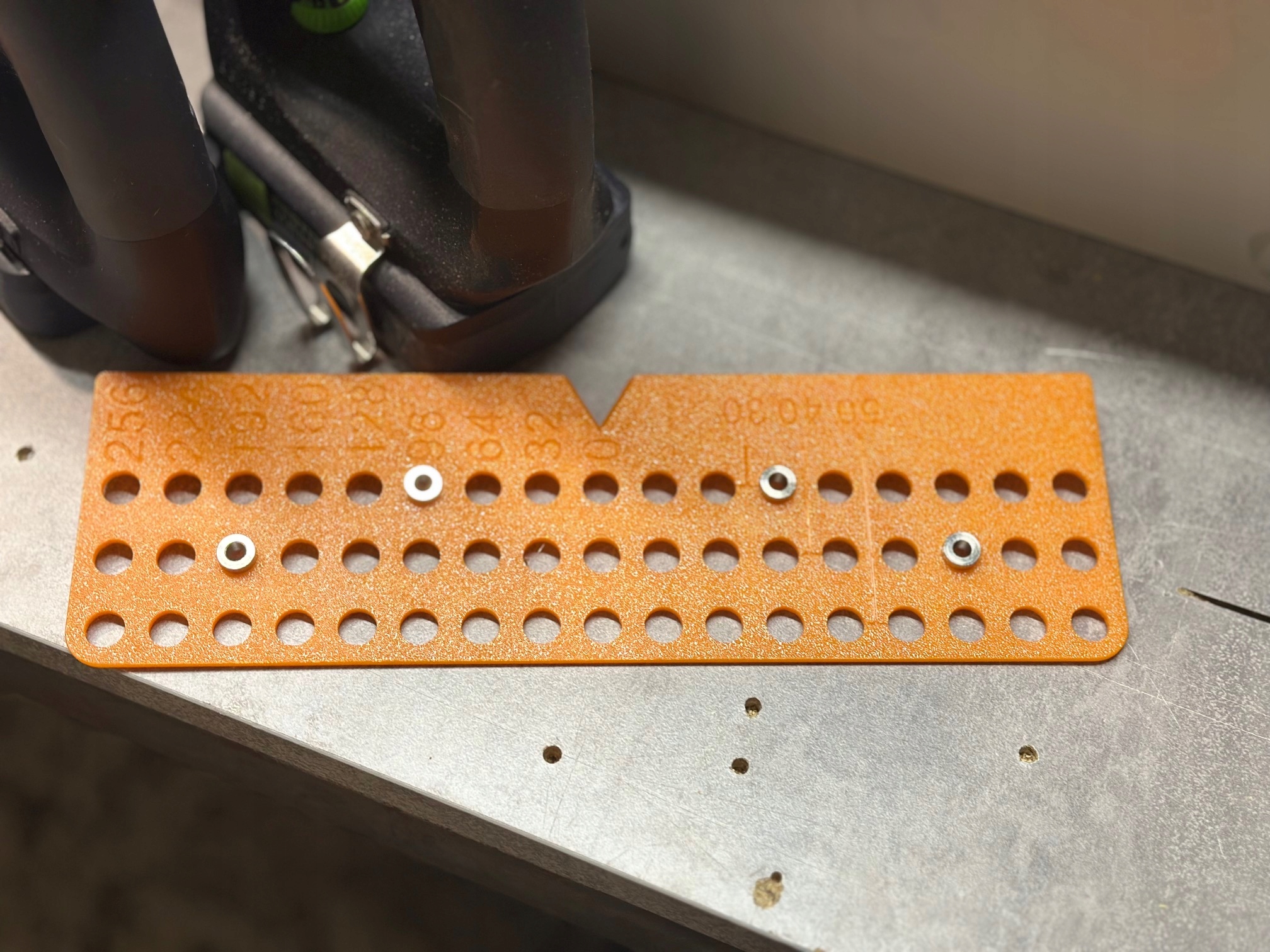 3DEK baldų rankenėlių gręžimo šablonas iki 256 mm belsilt 3DEK baldų rankenėlių gręžimo šablonas iki 256 mm