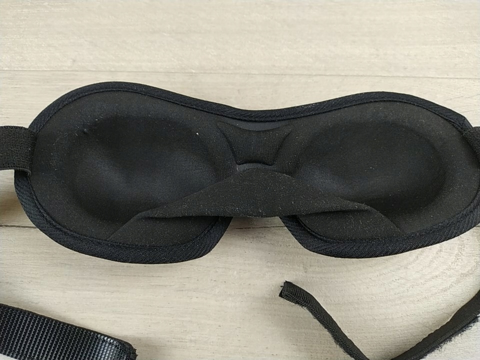 BrenccoMaskadospaniaopaskanaoczypoliesterCzarnaKolorczarny belsilt Akių kaukė miegui 3D šviesą blokuojanti reguliuojama kelionėms juoda kasdieniam naudojimui