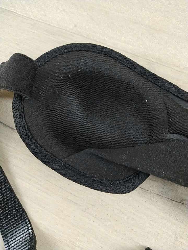 BrenccoMaskadospaniaopaskanaoczypoliesterCzarnaMaterialdominujacypoliester belsilt Akių kaukė miegui 3D šviesą blokuojanti reguliuojama kelionėms juoda kasdieniam naudojimui