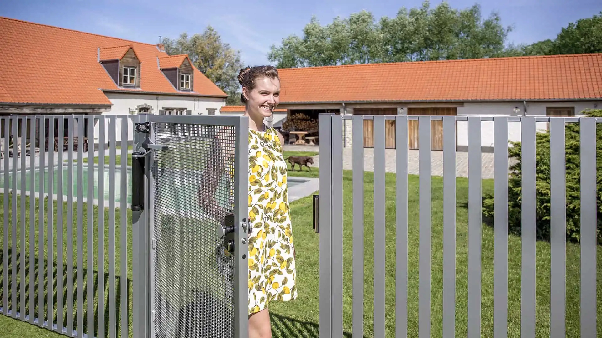 Locinox LION hidraulinis lauko vartelių pritraukėjas, iki 75 kg, varteliams iki 110 cm, juodas