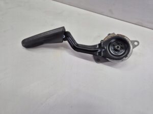 Audi A4 B6/B7 ir A6 C6 vairuotojo sėdynės aukščio reguliavimo mechanizmas