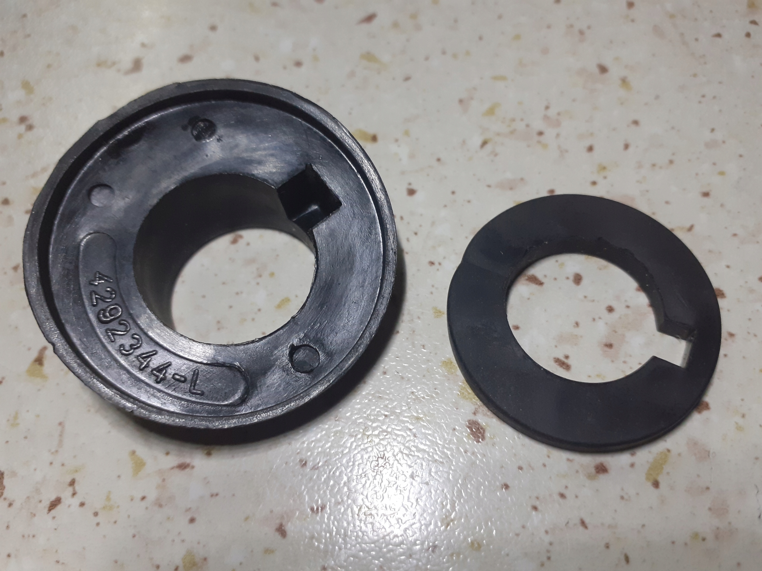 Originalus valytuvų mechanizmo pleištas su tarpine Fiat 126p ir 126 BIS, OE 4292344