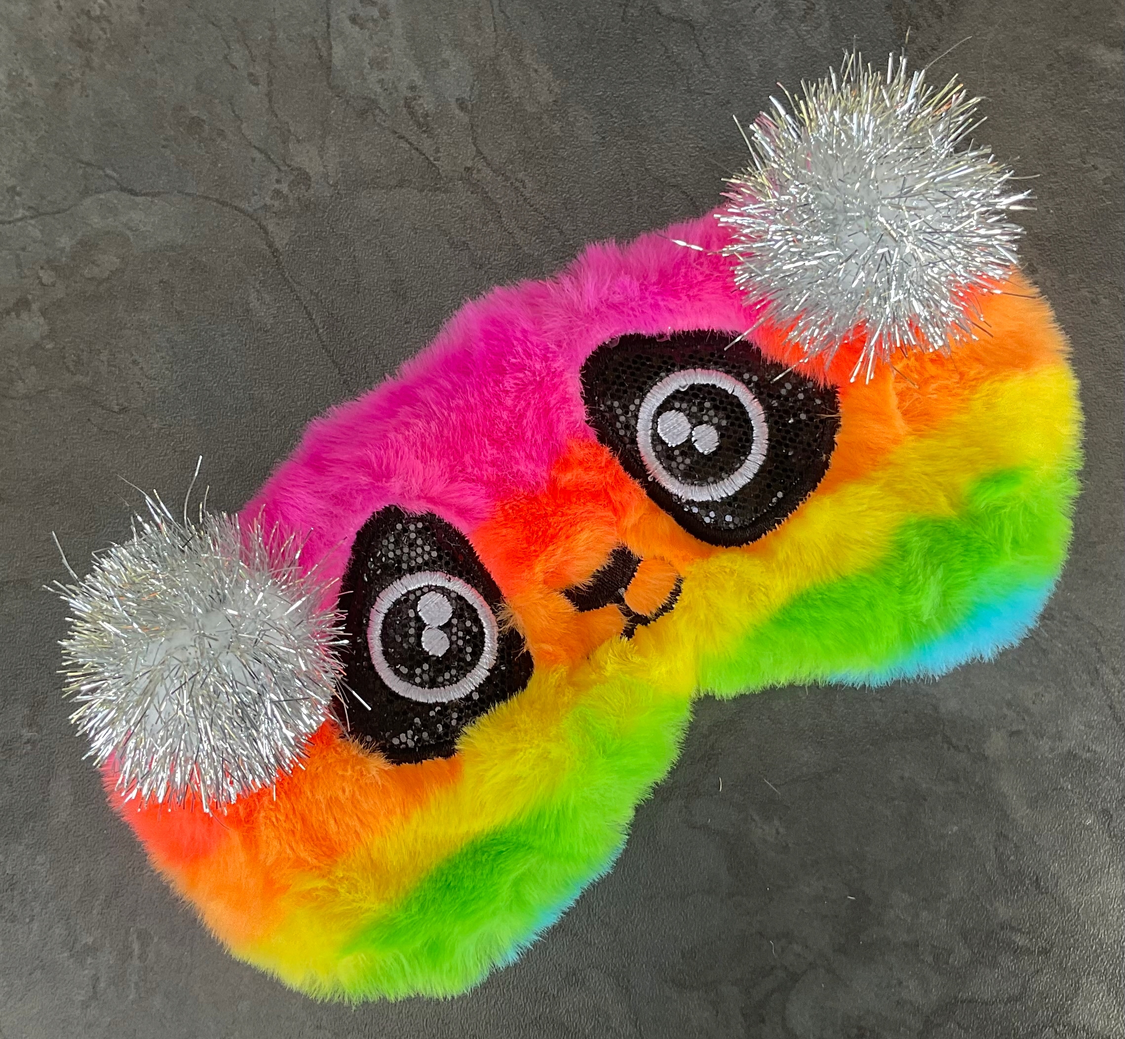 OPASKANAOCZYMASKADOSPANIASNURELAKSUpandamisOLDMANNAGUMCEWzordominujacyzwierzecy belsilt Vaikiška akių kaukė miegui Oldman kelionėms pliušinė meškučio dizainas su ausų kištukais sidabrinė
